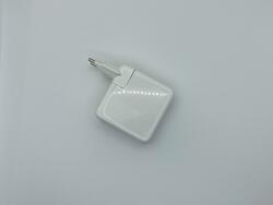 Зарядное устройство для ноутбука Apple 61Вт 20.3В 4.3A USB Type-C MNF72LL/A OEM. Charge Cable в комплект не входит