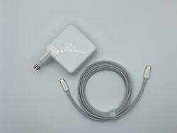 Блок живлення для ноутбука Apple MacBook Pro USB Type-C 61Вт MNF72 OEM
